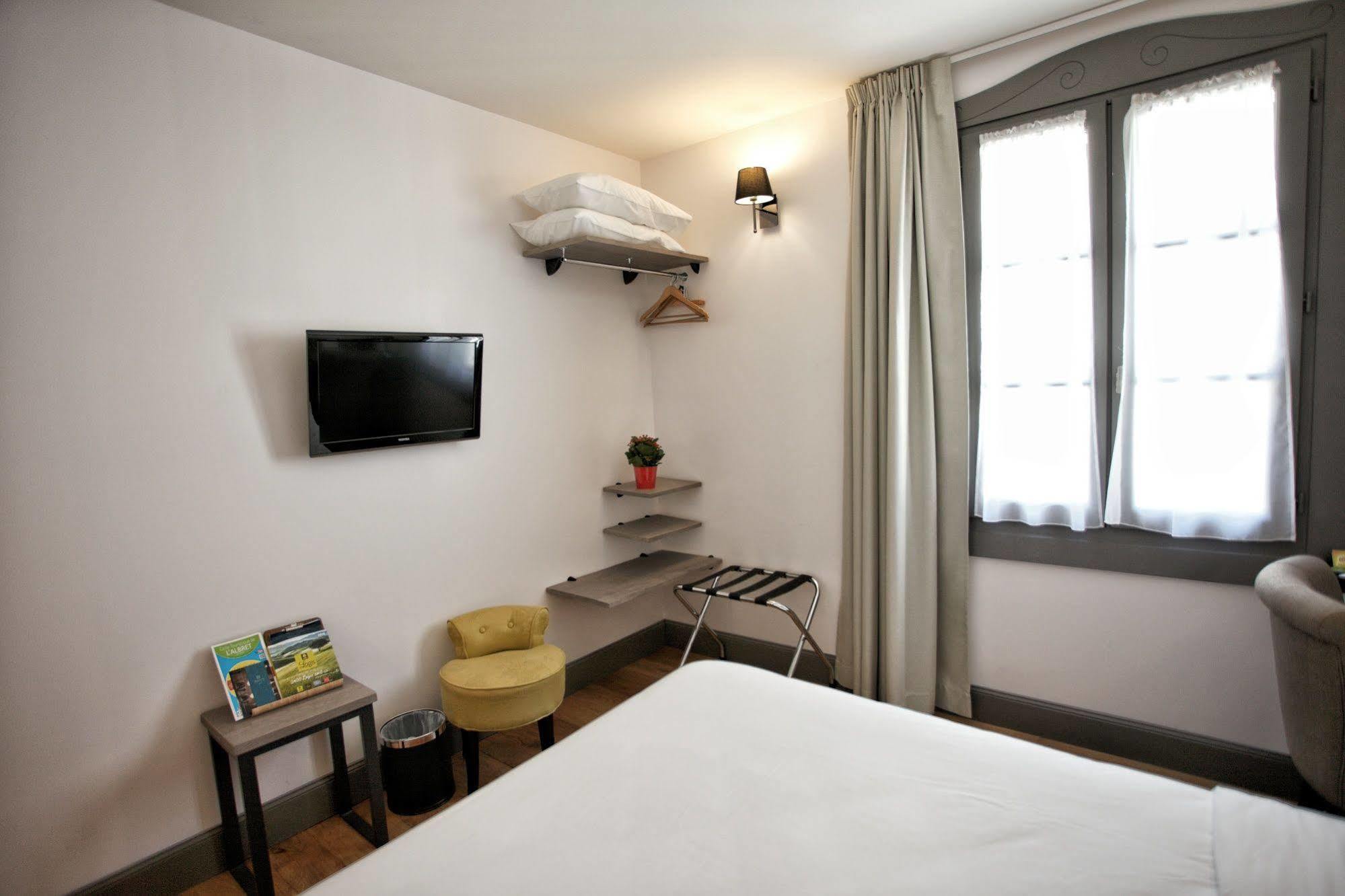 Hotel Henri IV Nerac Exterior photo